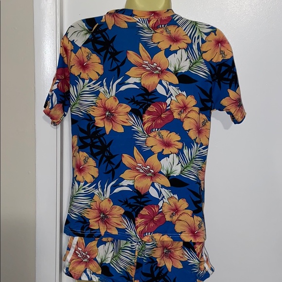 Two- Piece Short Set - Picture 5 of 9